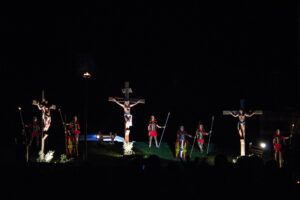 La Crucifixión, descendimiento y deposición en el Sepulcro
